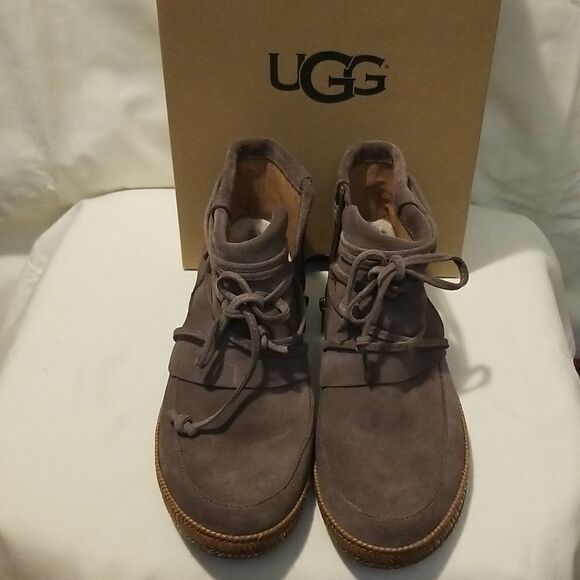 Womens Ugg Boots   - Picture 1 of 8